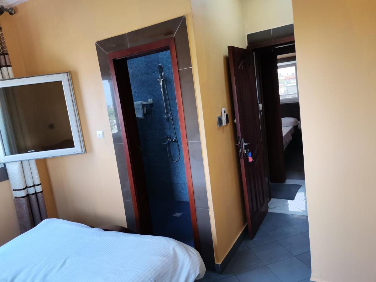 Residence Hoteliere Mb-202 C Douala Luaran gambar